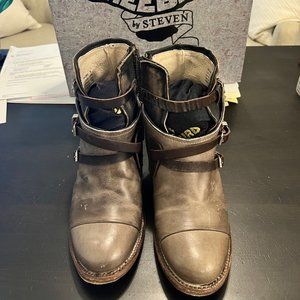 Freebird Crue Size 9 Grey and Black Ankle Boot